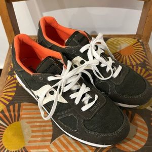 Saucony Green Shadow S70219-1  sz 10.5